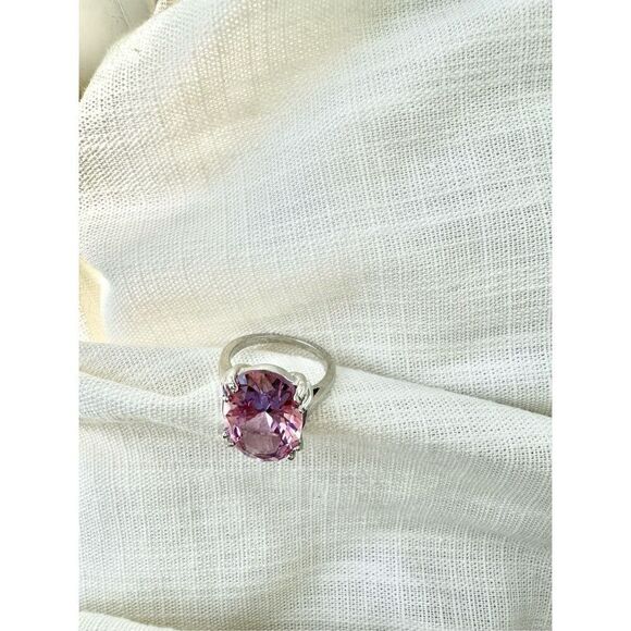 Super sparkly light pink oval cut ring size 8￼ - Picture 4 of 5
